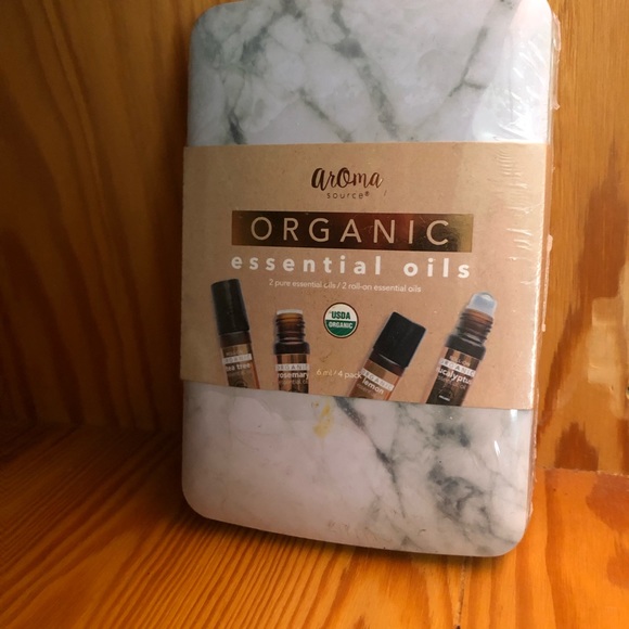 NWT organic essential oils - Picture 2 of 3